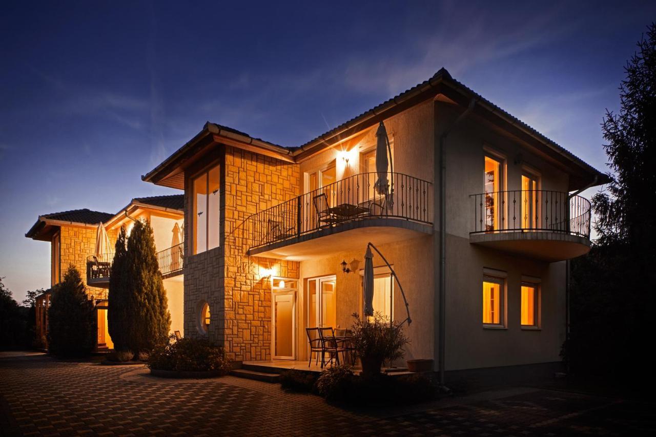Balatonlelle Apartmanház Esterno foto